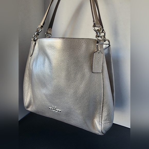 ✨️NWT✨️ Coach Metallic Pebbled Leather Hallie Hobo, Triple Compartment, 2019 - Picture 3 of 9